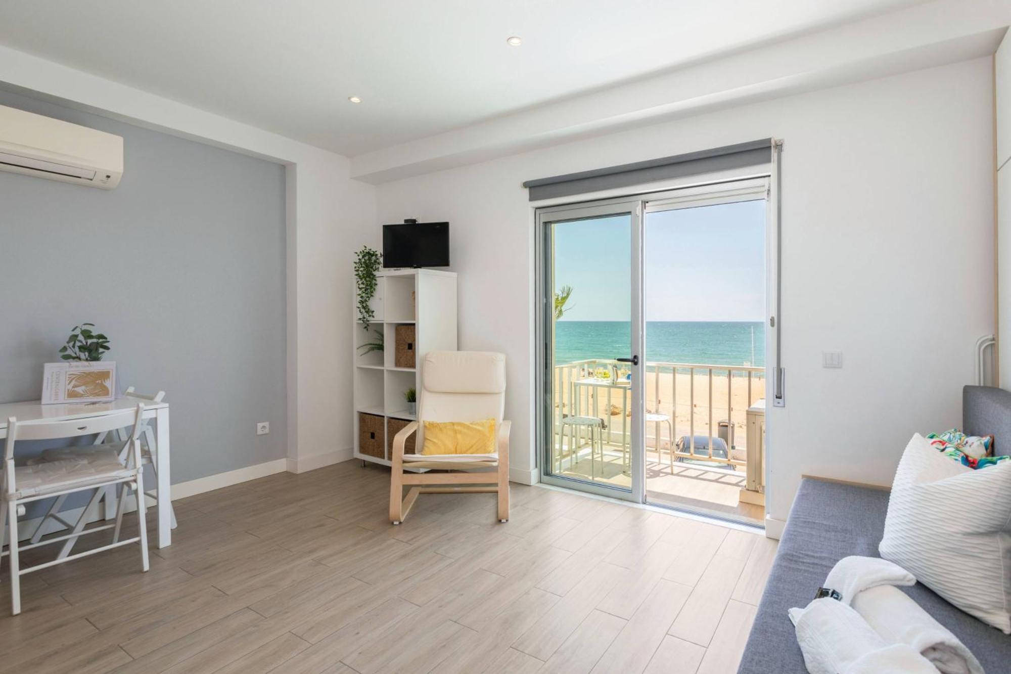 Centralgarve - Stunning Beach Front Studio - Astro Quarteira Exterior foto