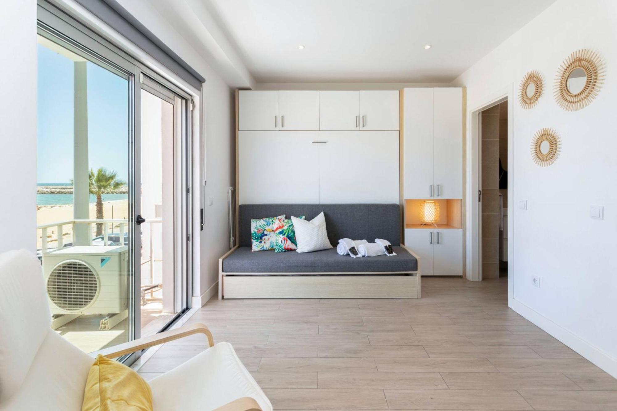 Centralgarve - Stunning Beach Front Studio - Astro Quarteira Exterior foto